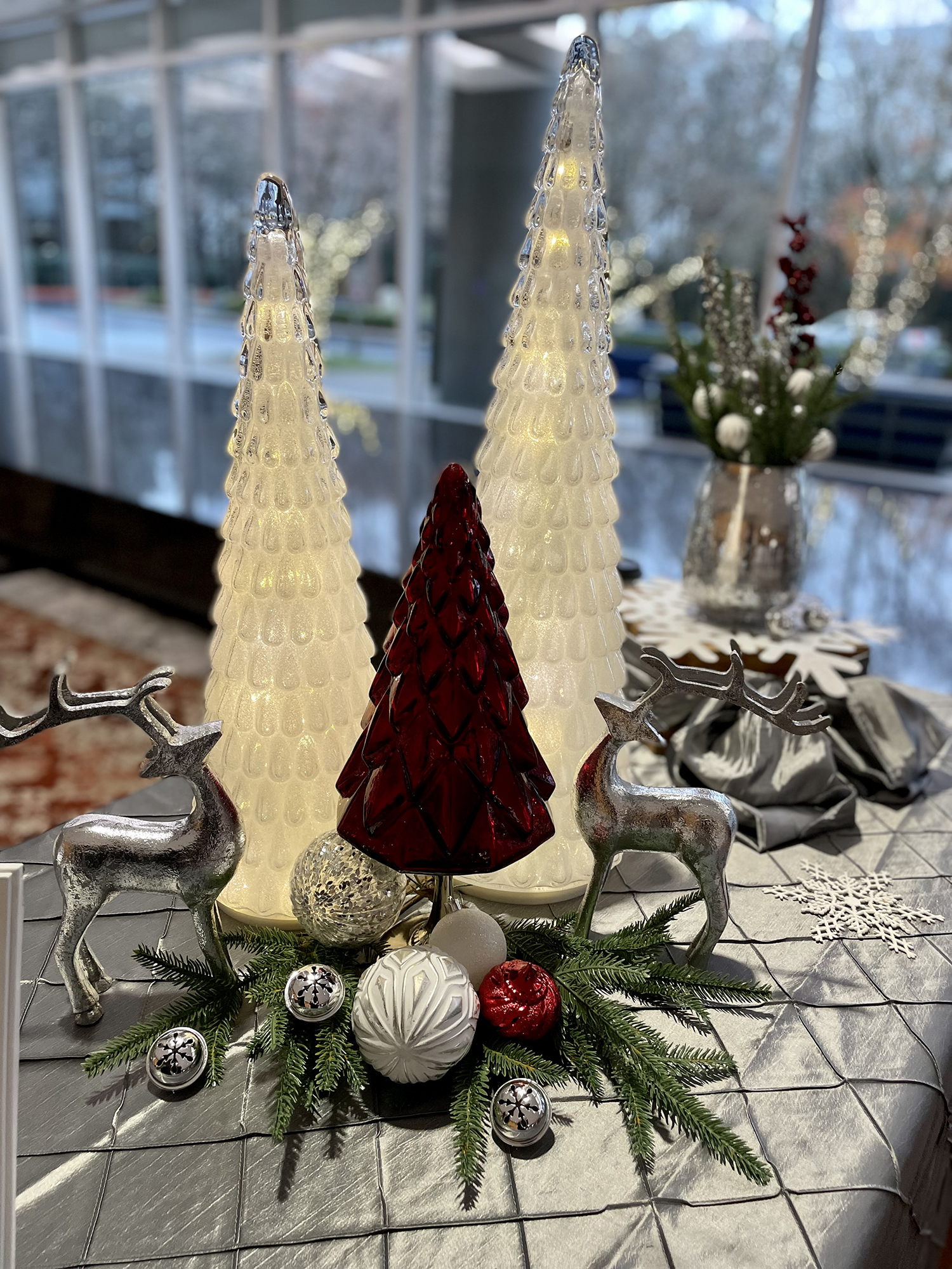 Skyline Events and Socials Holiday Decor white